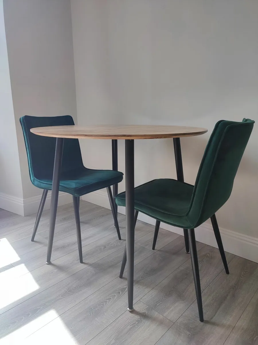 Round Table - Image 2