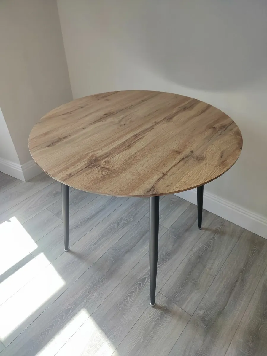 Round Table - Image 3