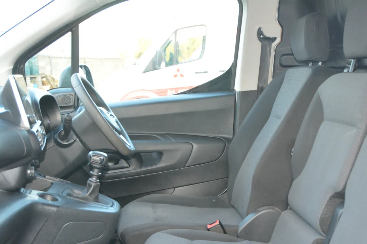 Opel Combo 3 seats # Full Dealer Service History - Image 3