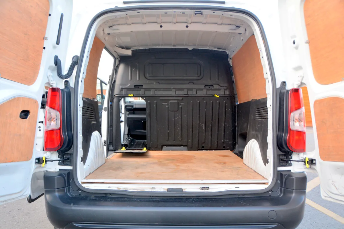 Opel Combo 3 seats # Full Dealer Service History - Image 2
