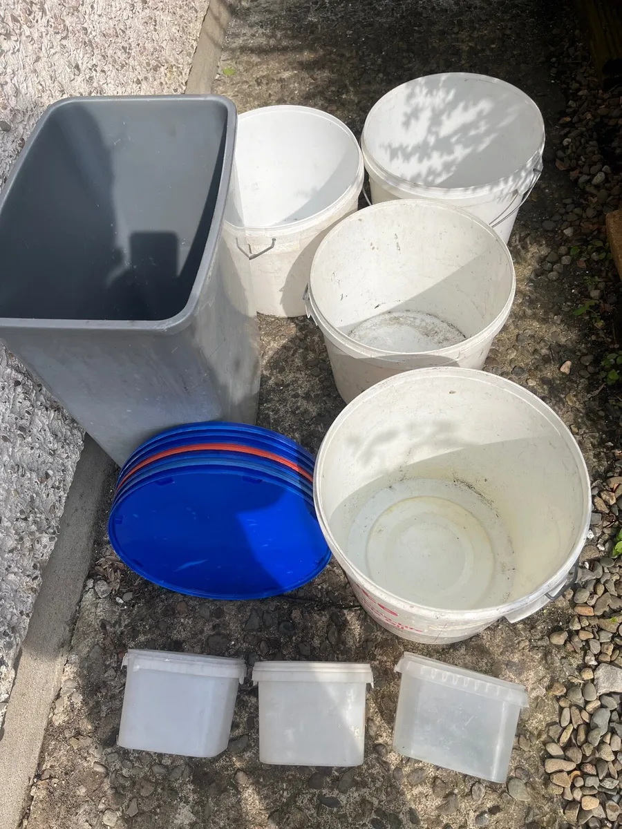 Bundle of items - Image 1