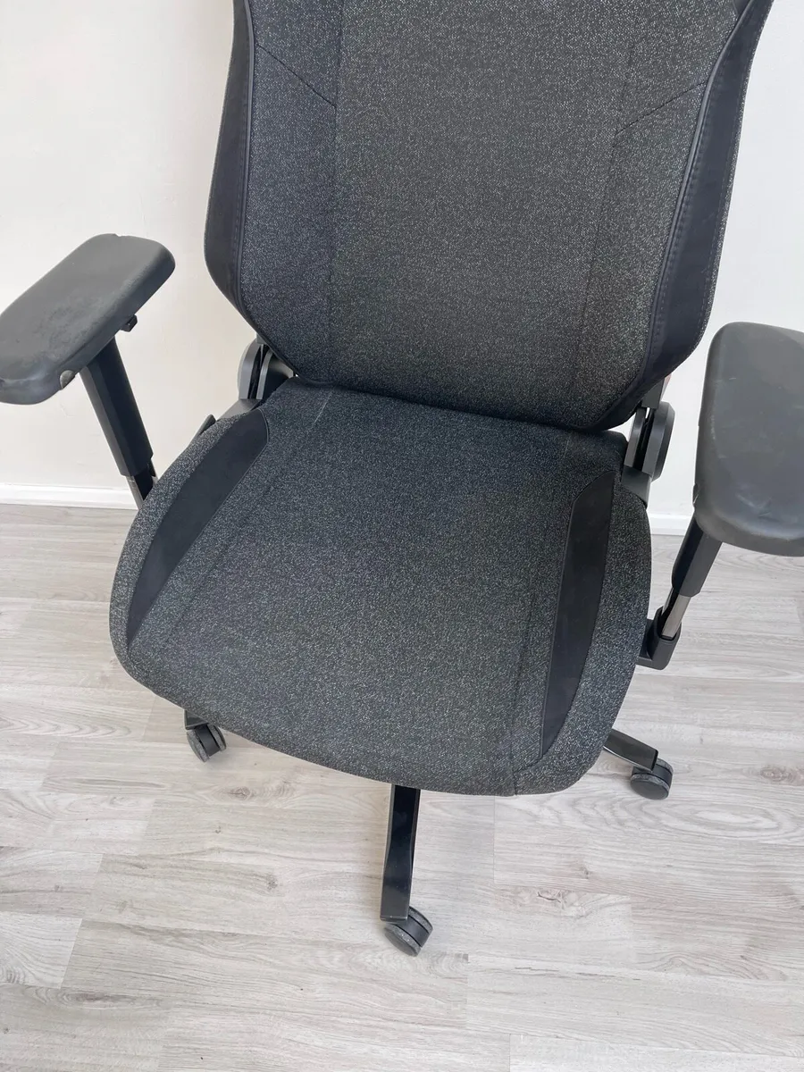 Secret Lab Titan XL 2022 Gaming chair - Image 2