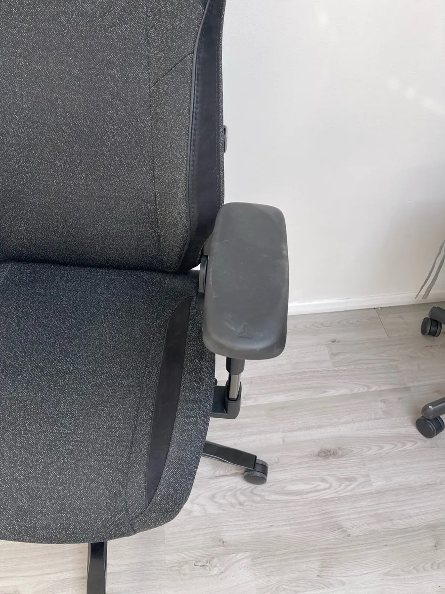 Secret Lab Titan XL 2022 Gaming chair - Image 4