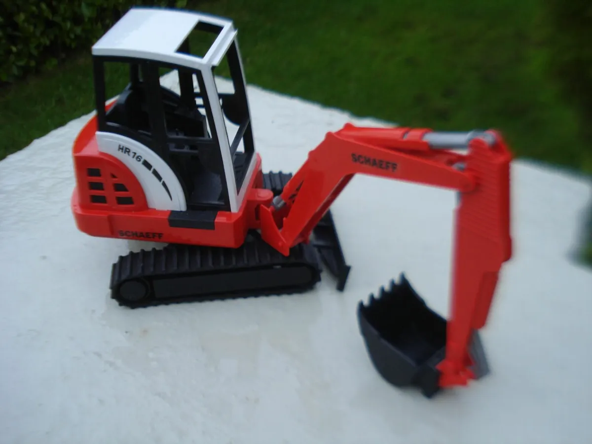 BRUDER 02432 SCHAEFF HR-16 MINI EXCAVATOR. - Image 1