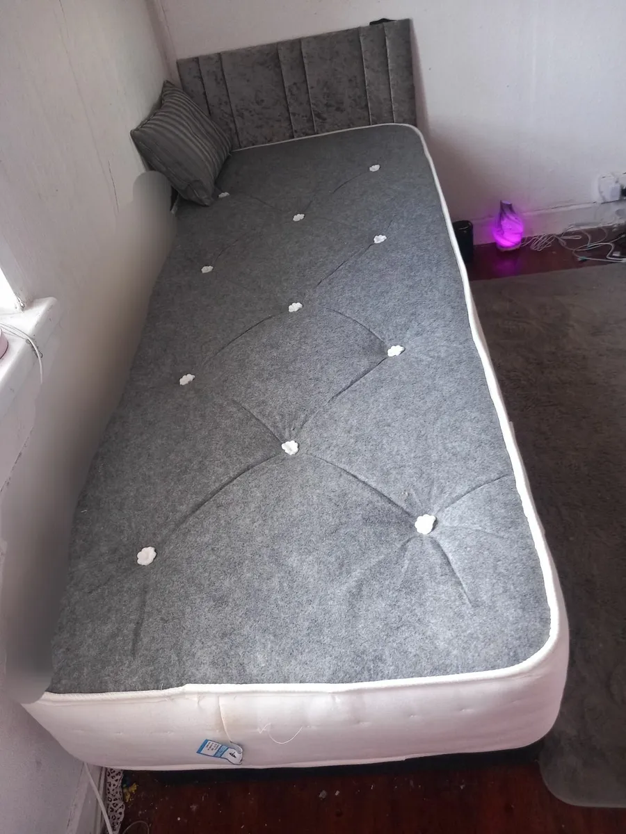 Single  bed with mattress - Image 1