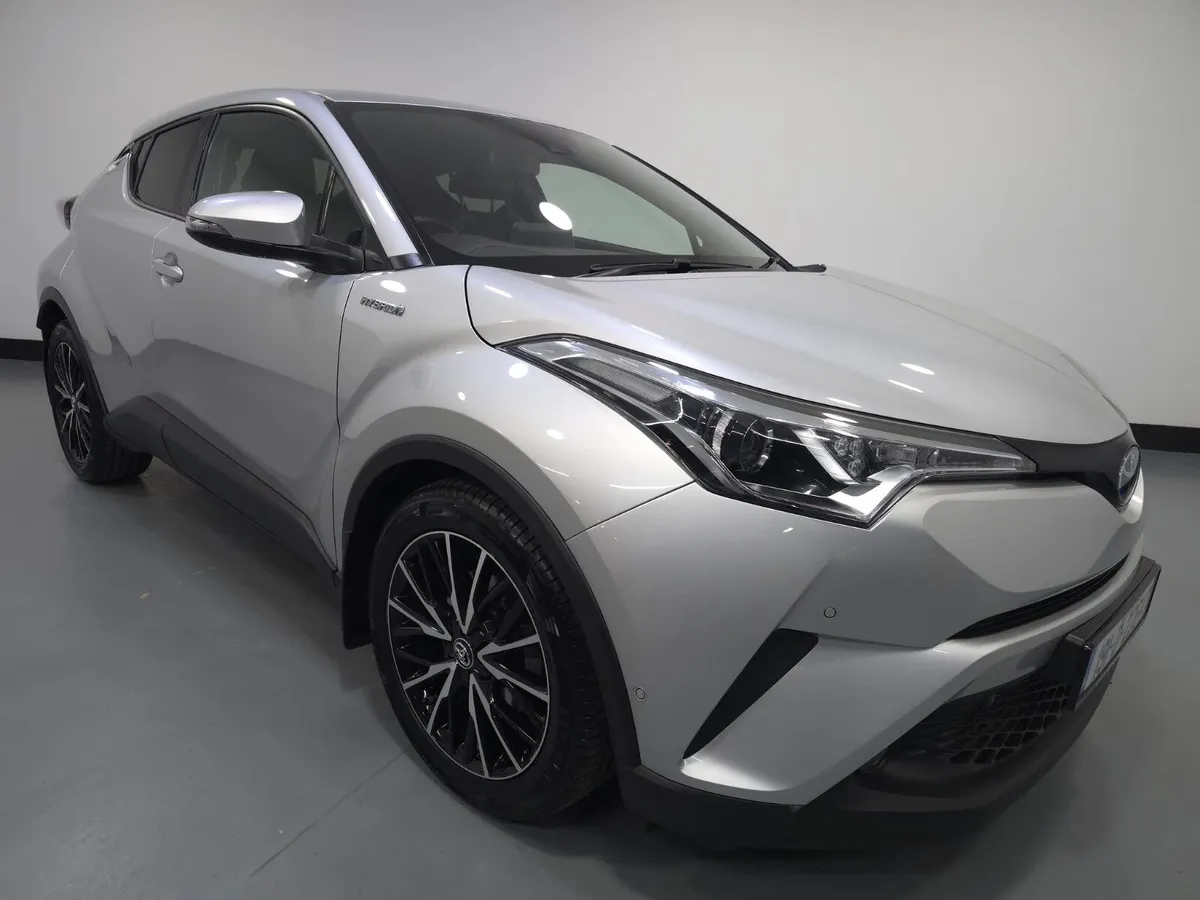 Toyota C-HR SOL 1.8 Hybrid - Image 1