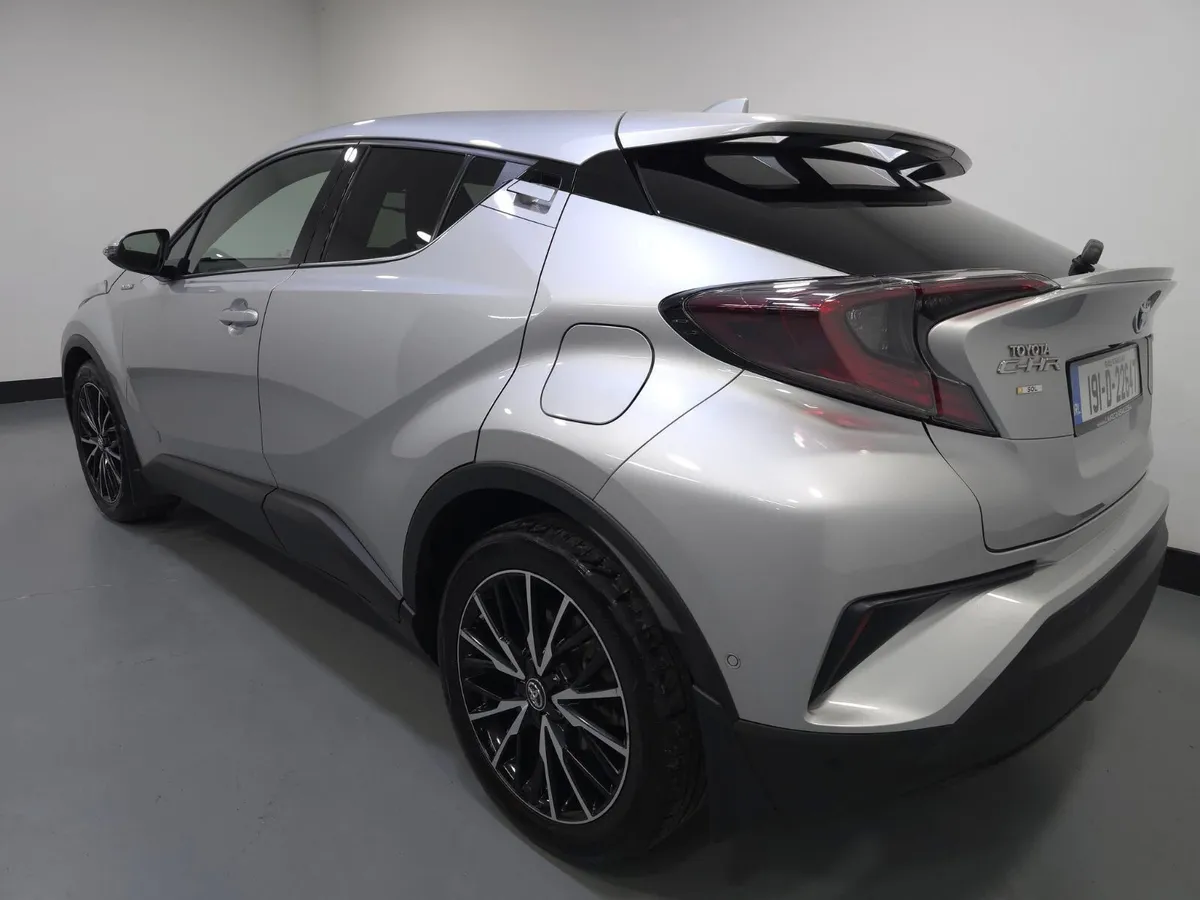 Toyota C-HR SOL 1.8 Hybrid - Image 2