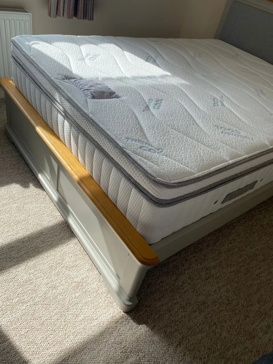 Bed frame - Image 1