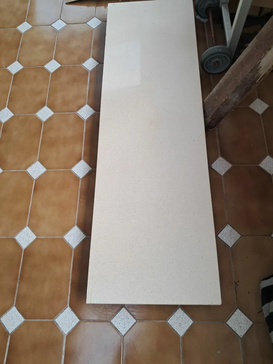 Fireplace surround and base plinth - Image 3