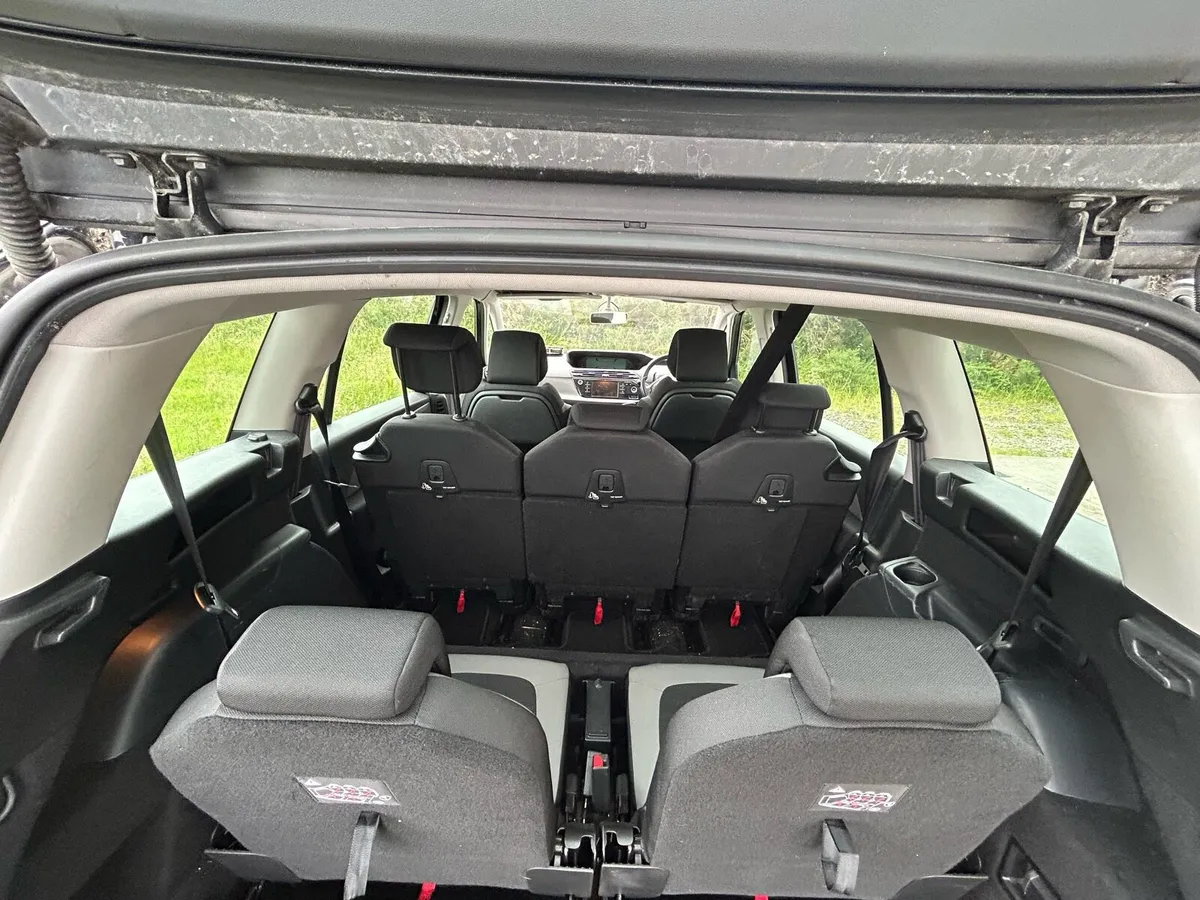 Black 7 seater Citroen Grand C4 Picasso - Image 2