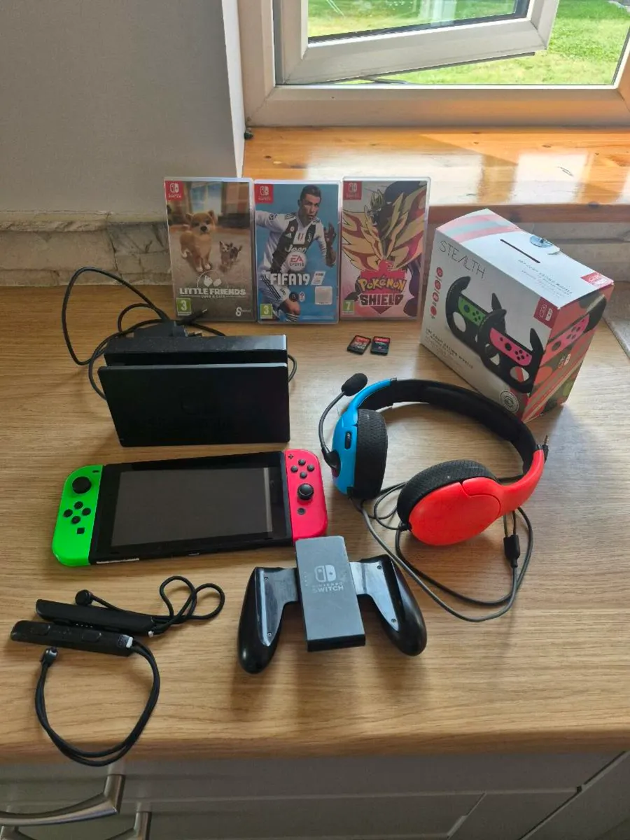 Nintendo switch bundle - Image 1