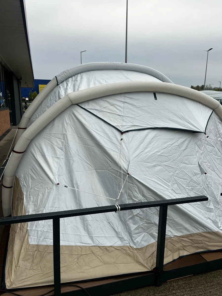 Decathlon Air tent for 8 person - Image 1