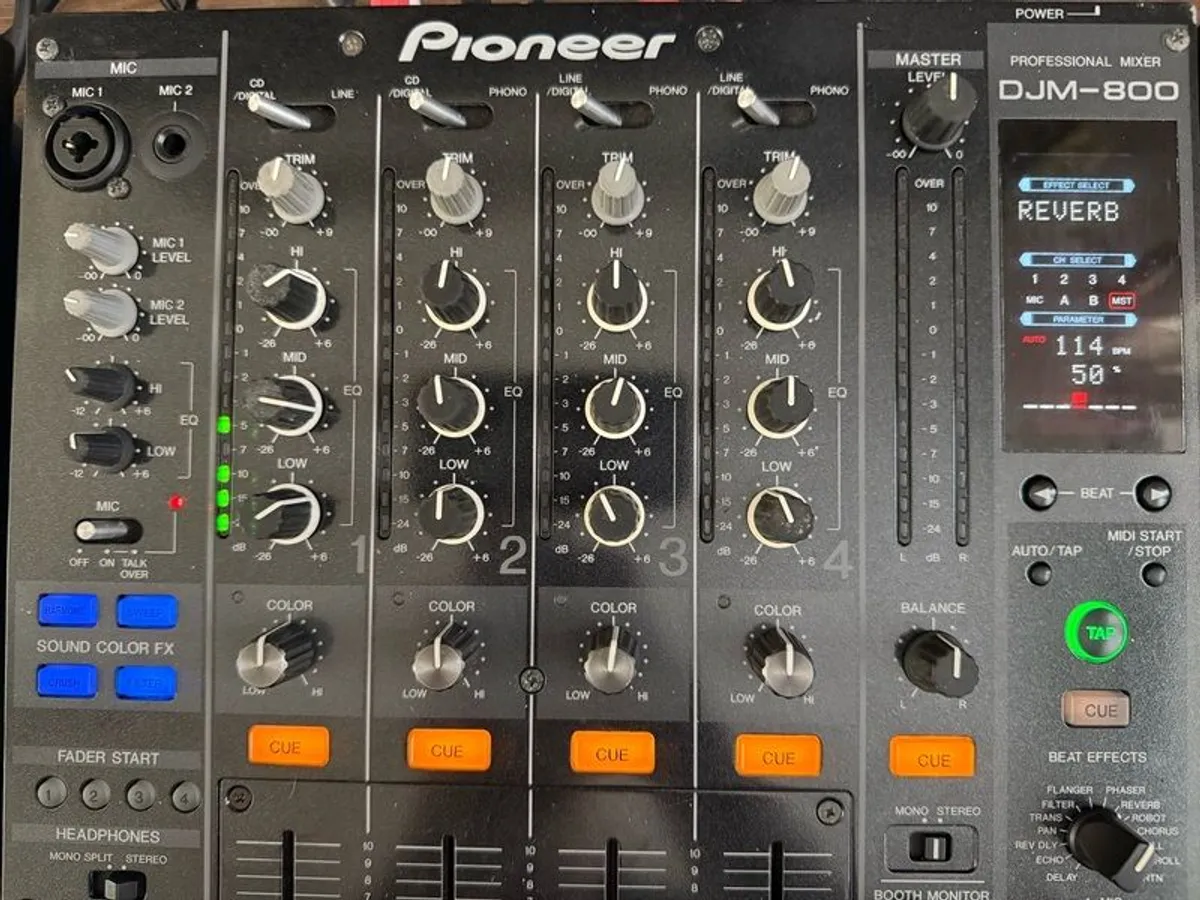 Stanton STR8-150 and Pioneer DJM800 - Image 2