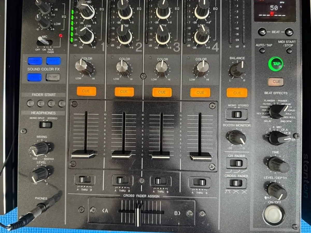 Stanton STR8-150 and Pioneer DJM800 - Image 3