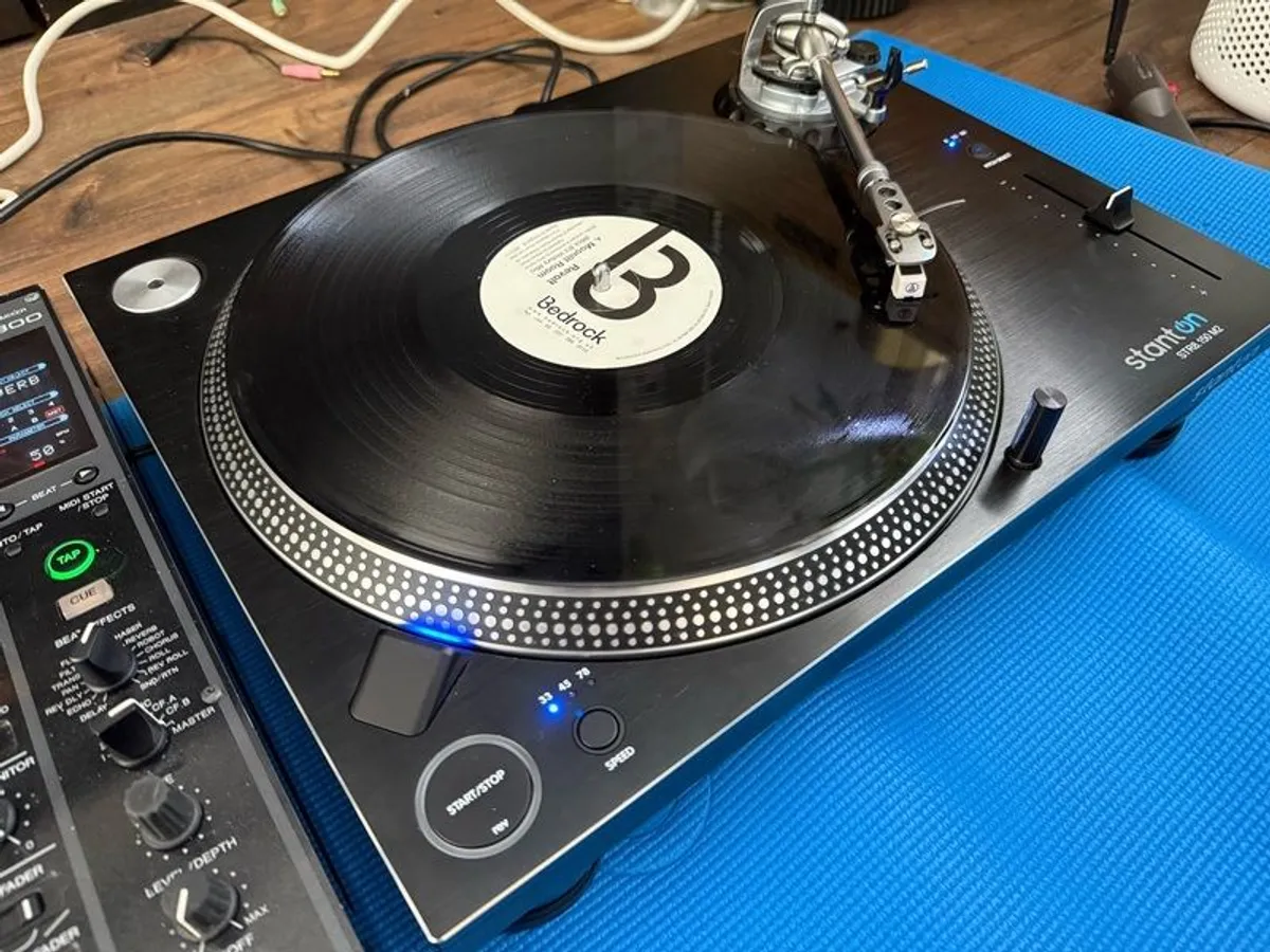 Stanton STR8-150 and Pioneer DJM800 - Image 4