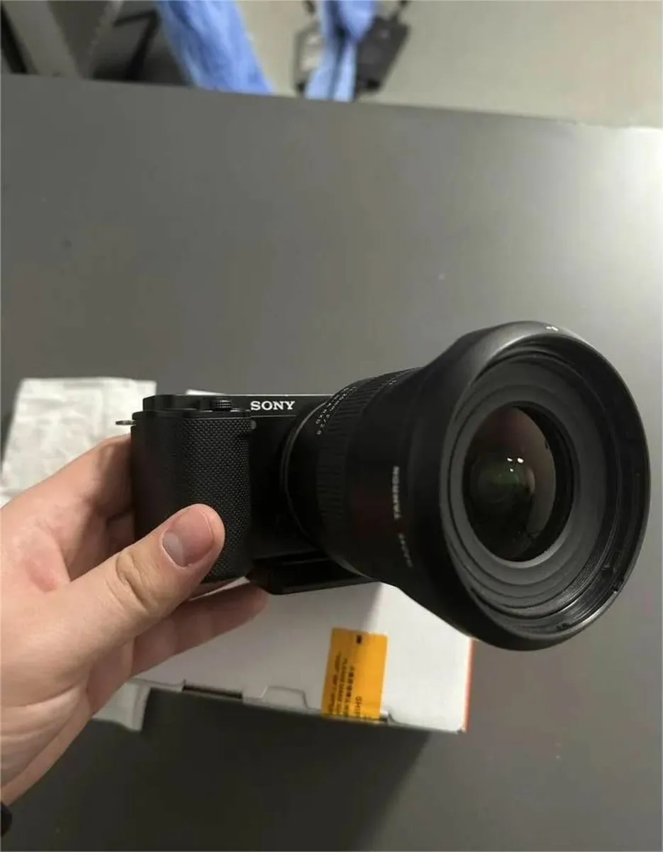 Sony ZV E10 Camera - Image 1