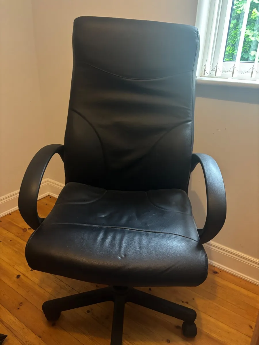 Office chair - Image 1