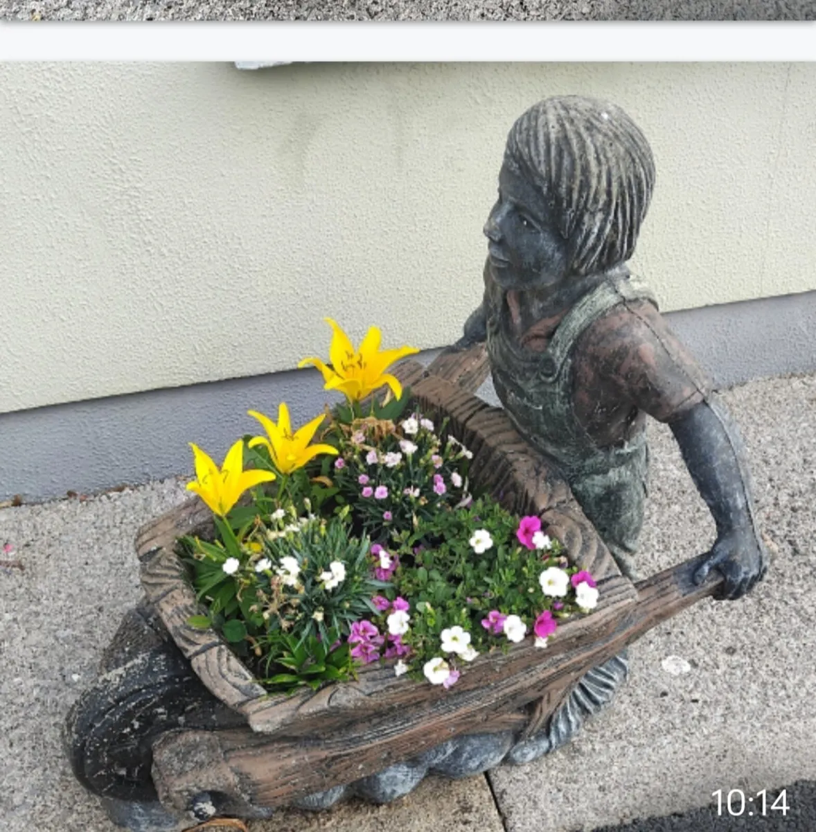 Garden concrete ornament