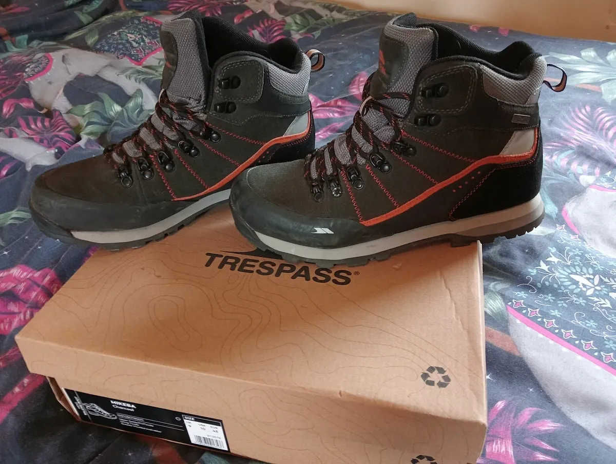 Boots - Image 1