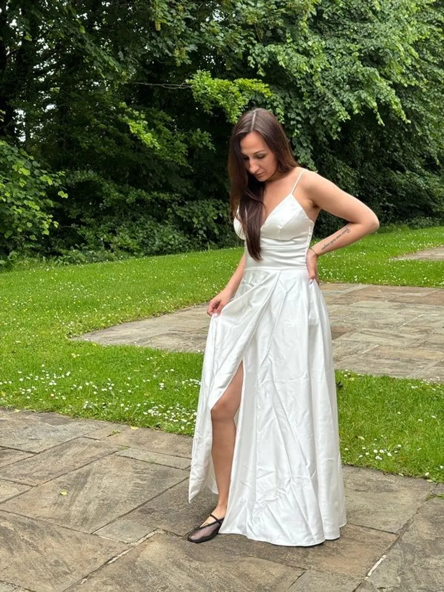Wedding dress - Image 1