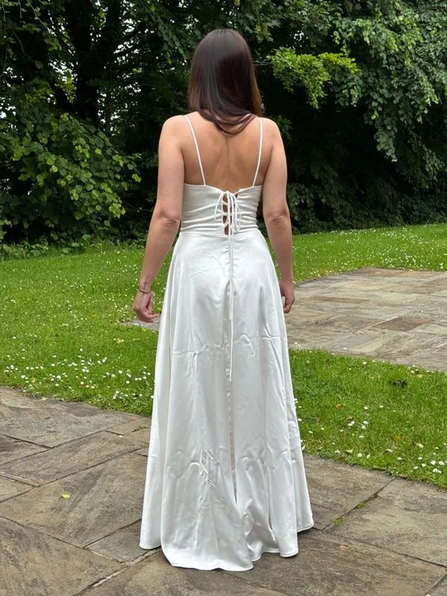 Wedding dress - Image 2
