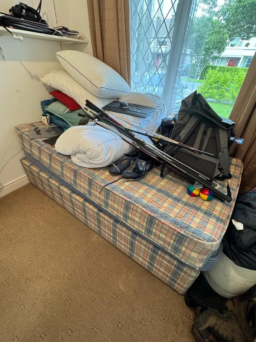 Single mattress and bed