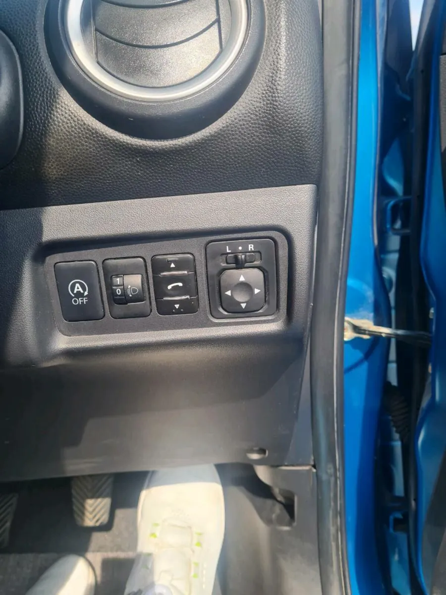 Car - Image 3