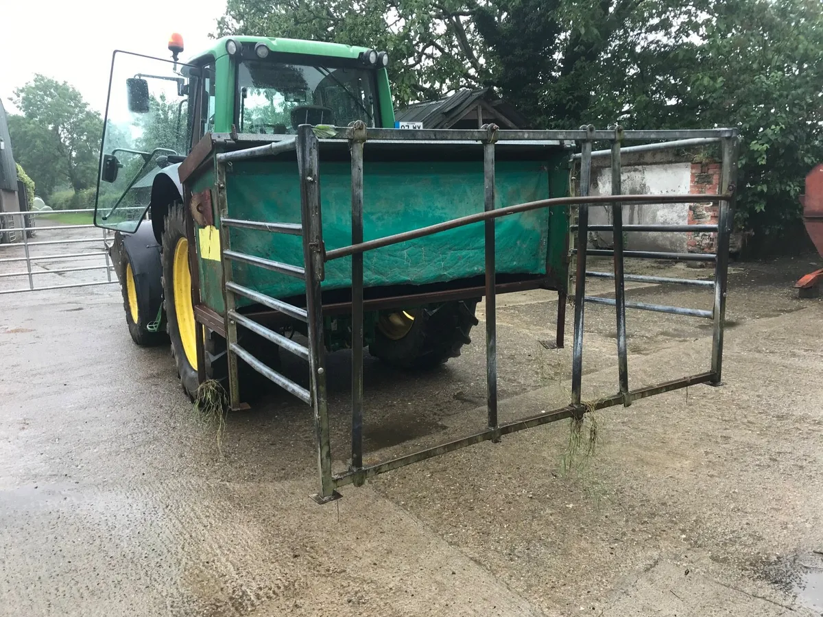 Calf creep feeder - Image 1