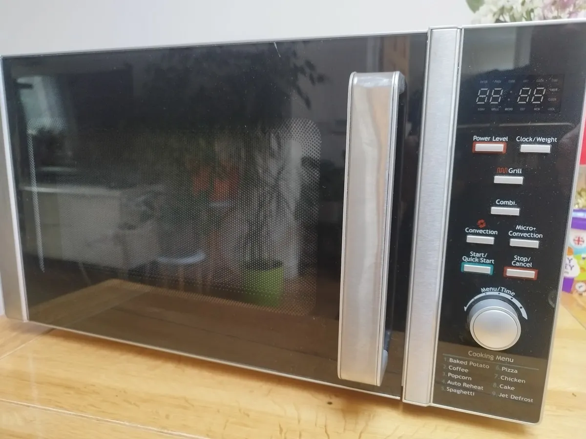 Microwave oven - Image 1