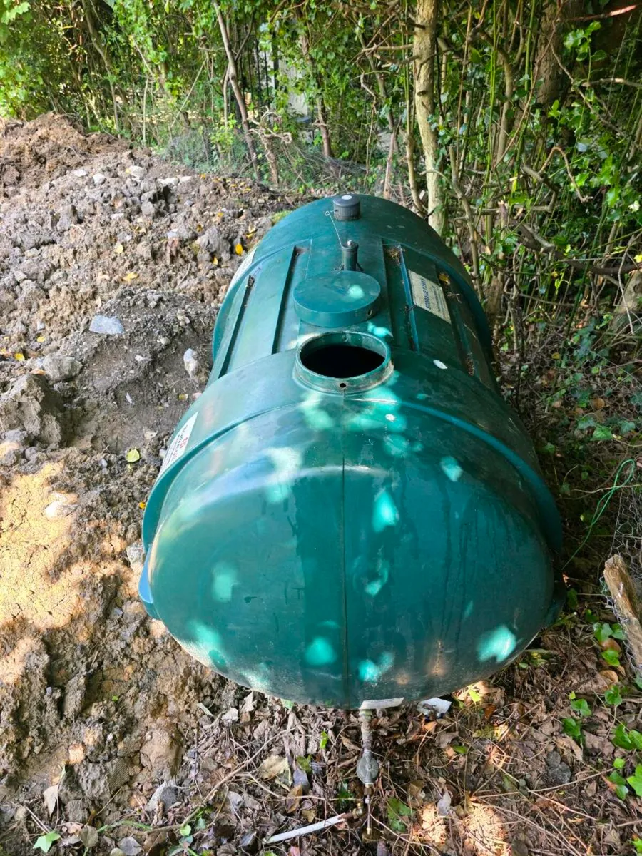 Oil tank, good condition - Image 1
