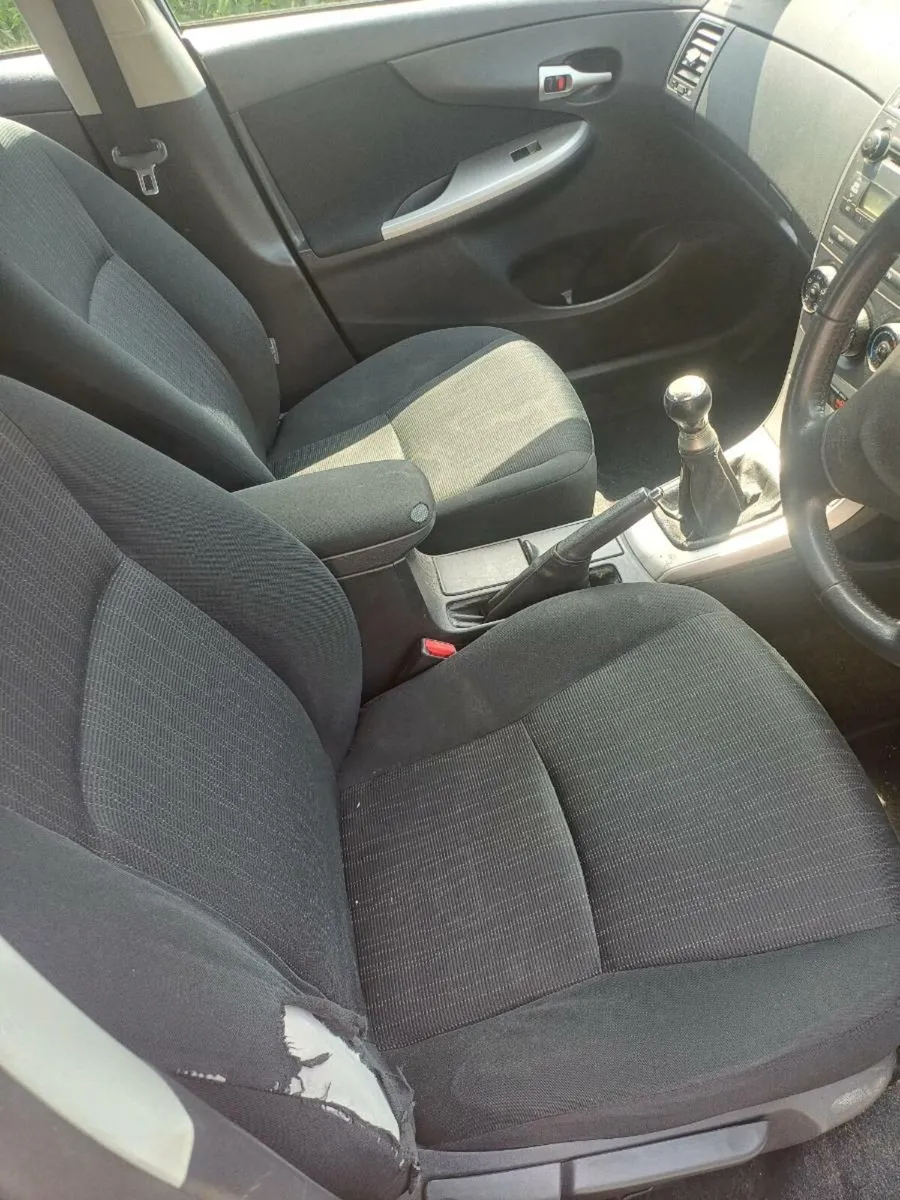 TOYOTA COROLLA 2010 - Image 4