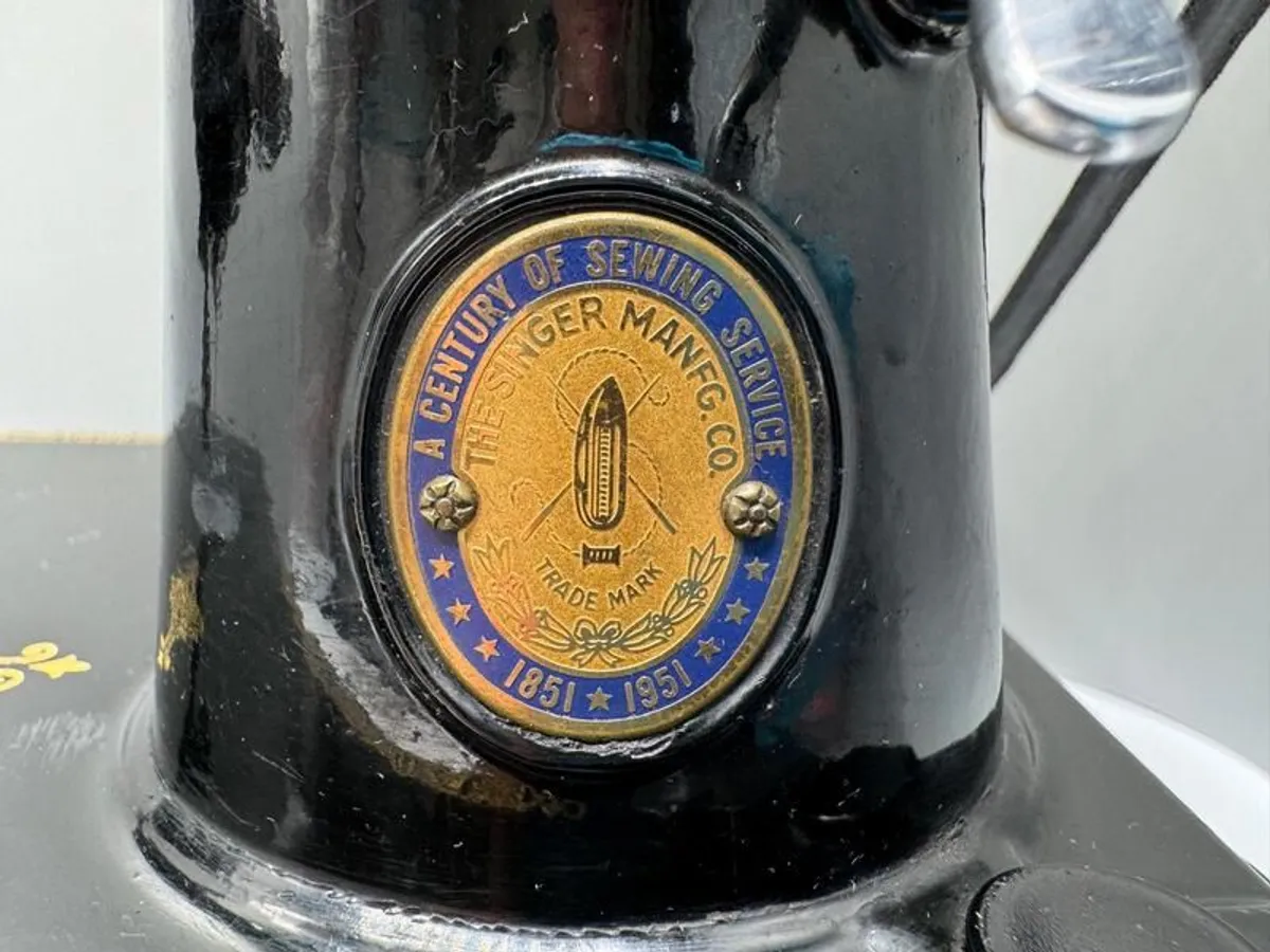 Vintage Singer (1951) 221K Featherweight Limited Edition. - Image 2