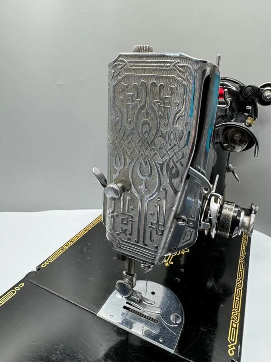 Vintage Singer (1951) 221K Featherweight Limited Edition. - Image 3