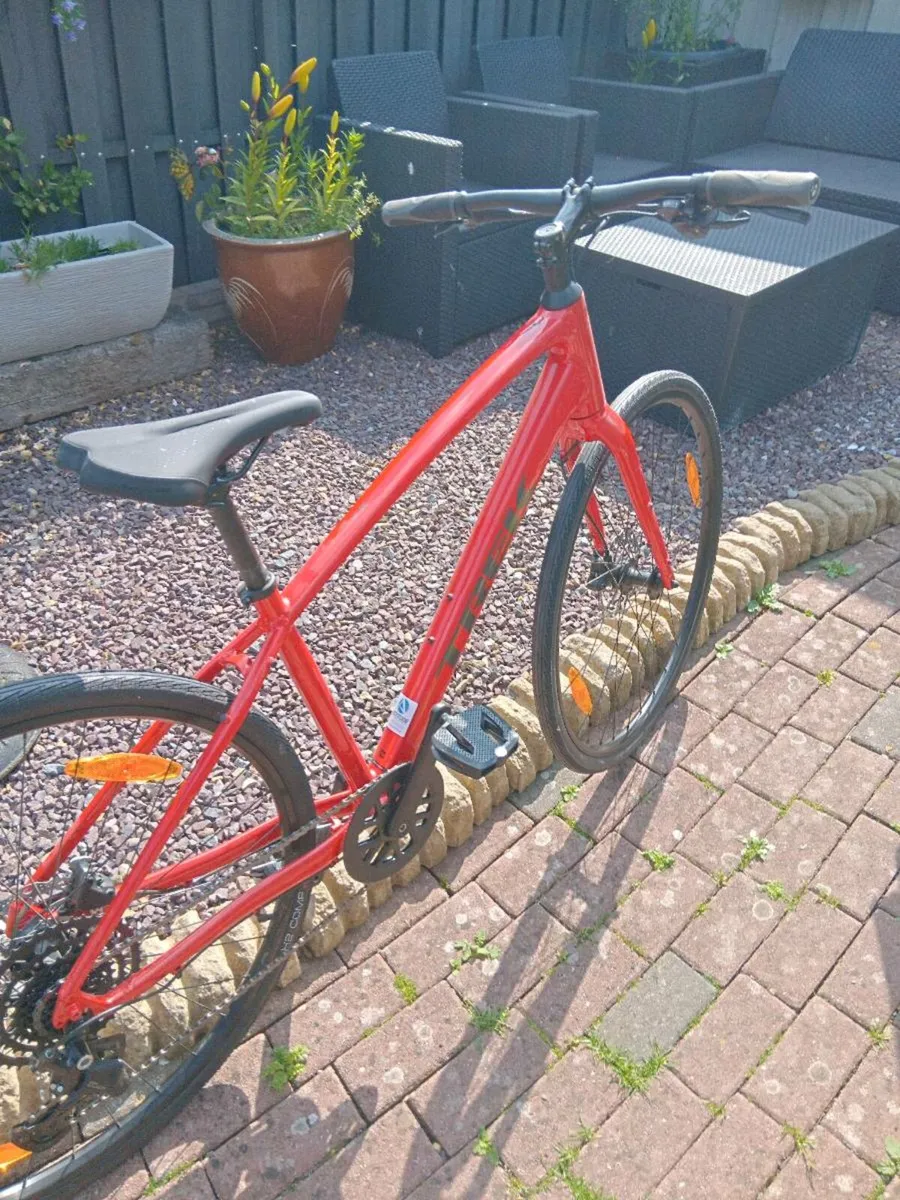 New trek fx2 gen 4 hybrid bike - Image 1