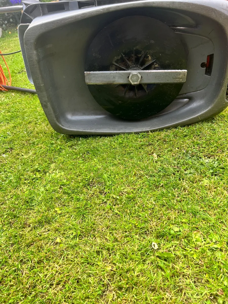 Flymo Easiglide 300 Lawnmower - Image 2