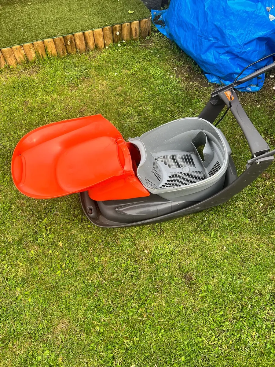 Flymo Easiglide 300 Lawnmower - Image 3