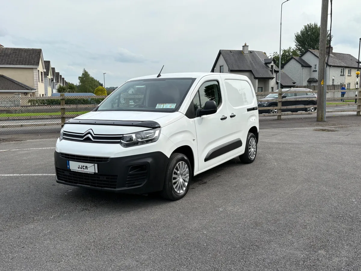 ABSOLUTELY IMMACULATE 2020 CITREON BERLINGO - Image 1