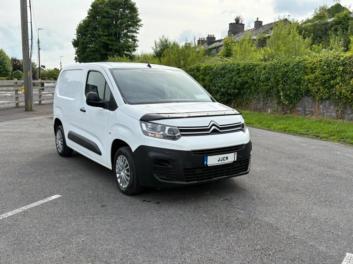 ABSOLUTELY IMMACULATE 2020 CITREON BERLINGO - Image 2