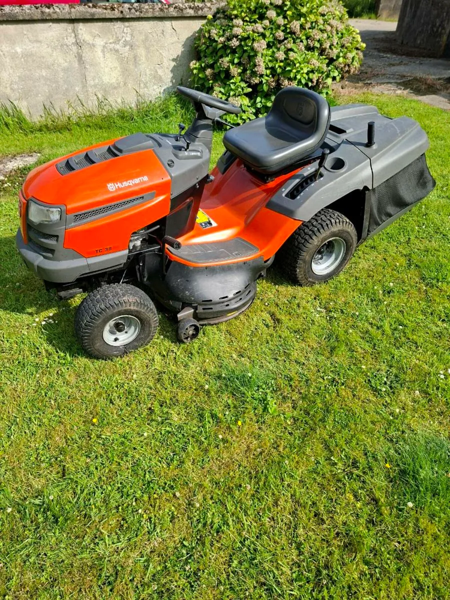 Husqvarna Tc38 ride on mower - Image 2