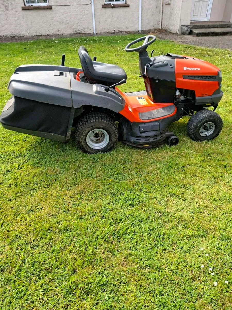 Husqvarna Tc38 ride on mower - Image 3