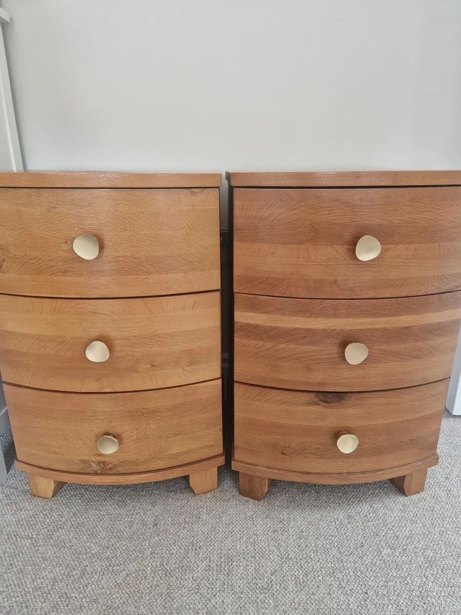Solid oak Bed side lockers x 2 - Image 2