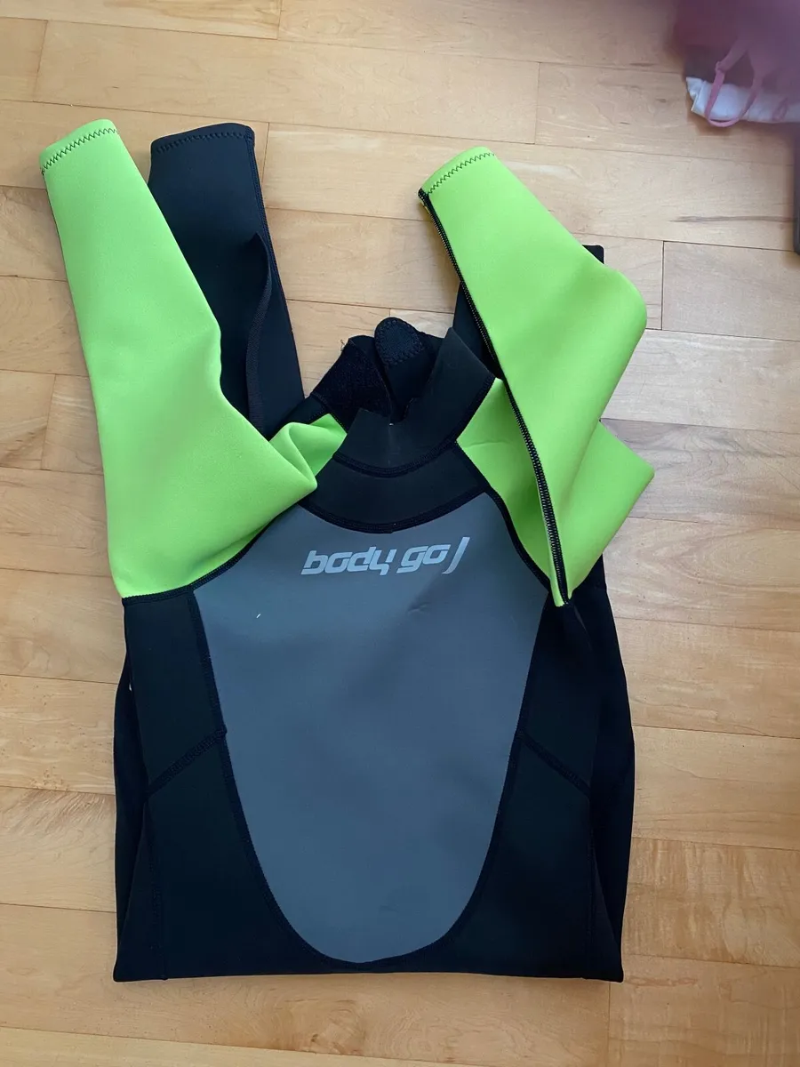 Wet suits - Image 1