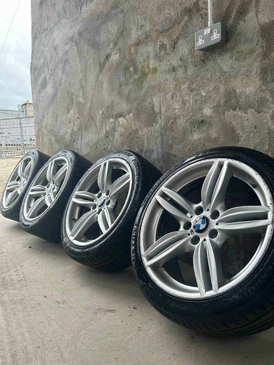 19” GENUINE BMW 5 SERIES ALLOY WHEELS & TYRES - Image 1