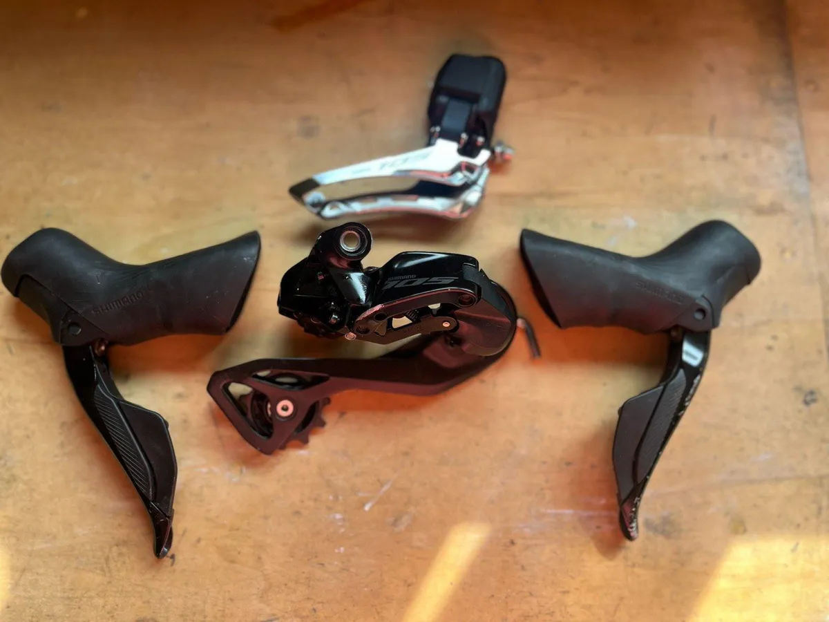 Shimano 105 di2 parts - Image 1