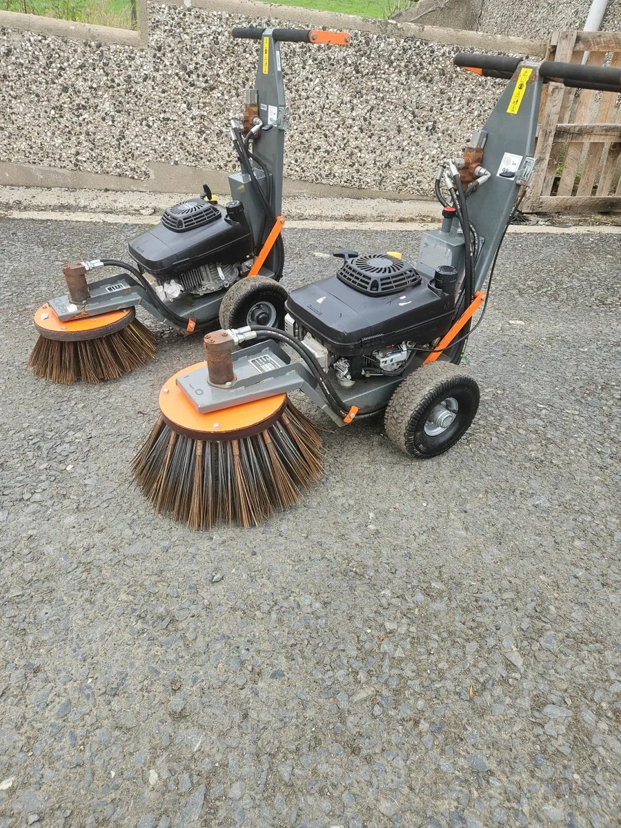 Moss sweeper cubb 100 - Image 1