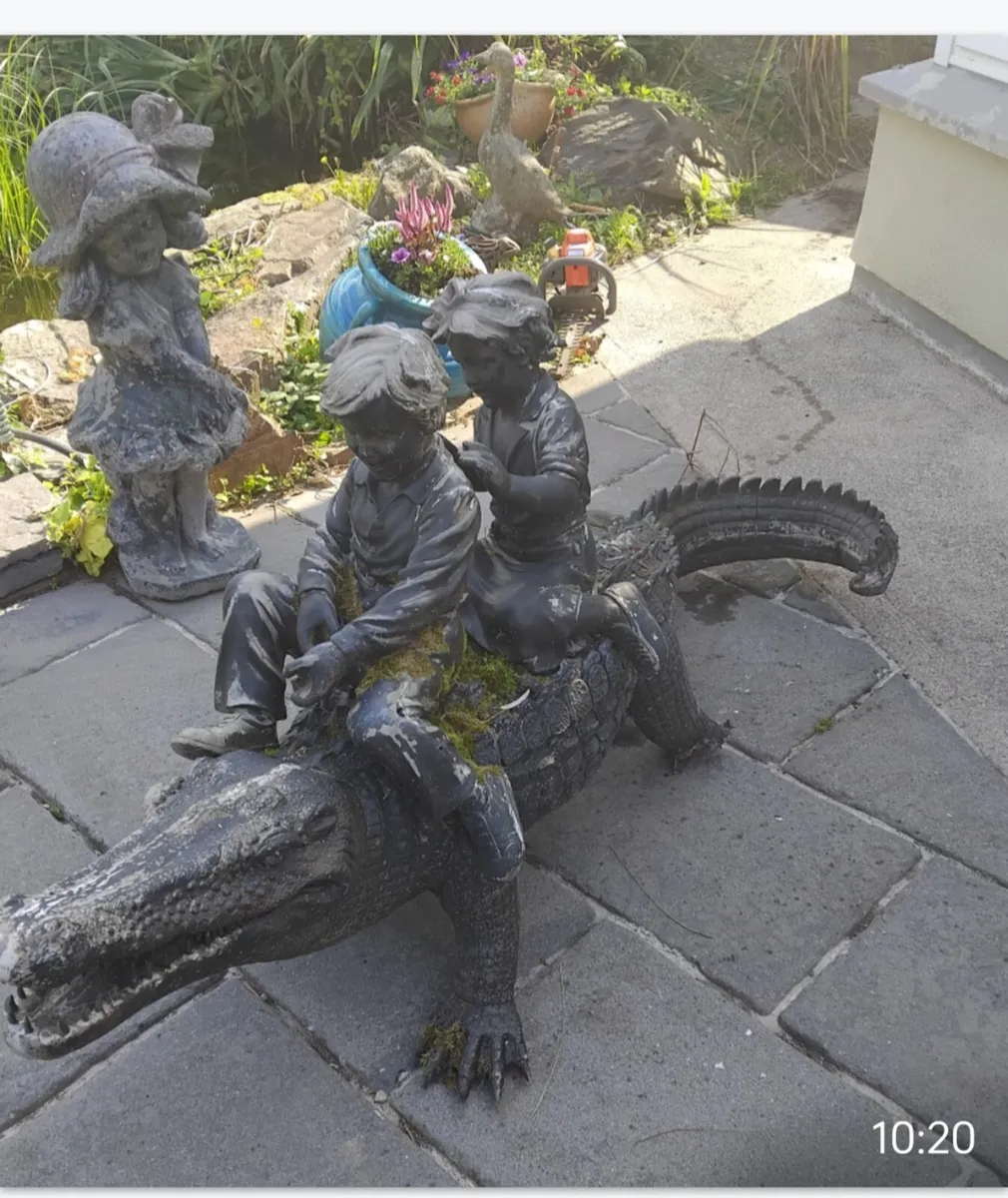 Garden Crocodile with boy and girl - Image 2