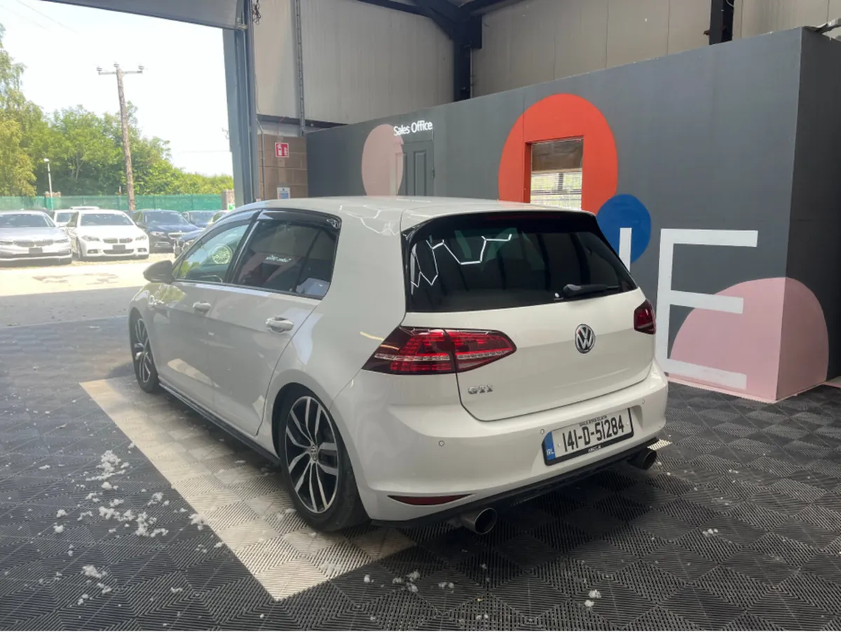 Volkswagen Golf 2.0 GTI / 63k KMs / REVERSE CAMERA - Image 4