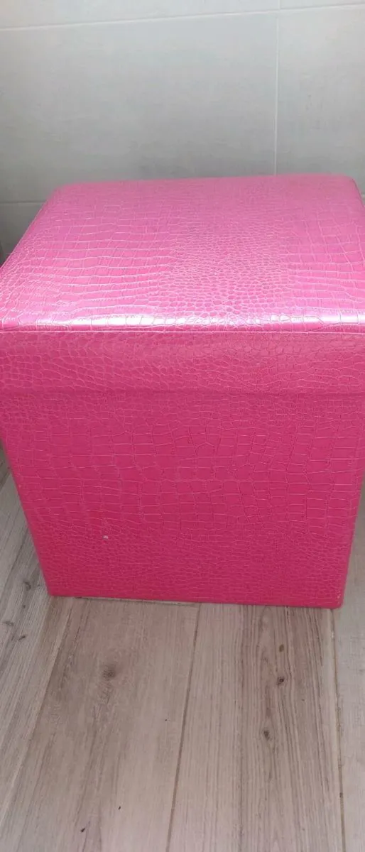 Pink snake look ottoman please read description - Image 2