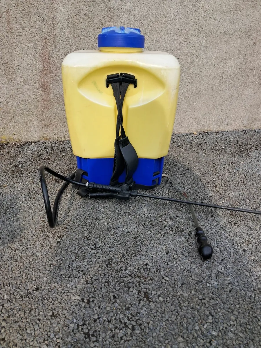Knapsack sprayer