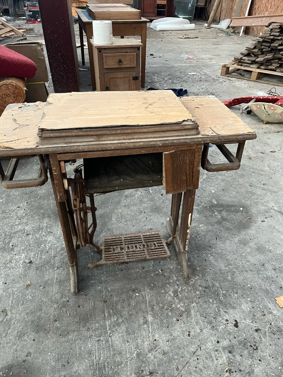 Sewing machine stand - Image 2